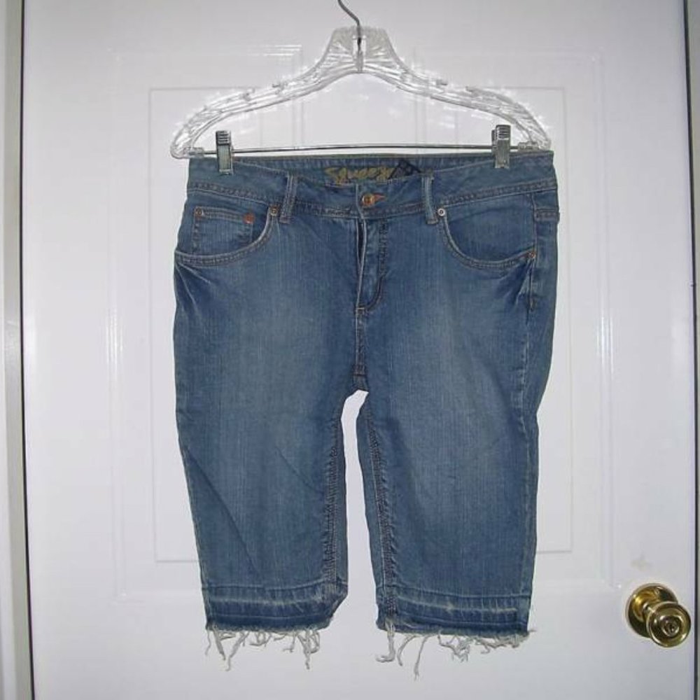 Squeeze Jean Shorts 9/10 Factory Wear and Fray